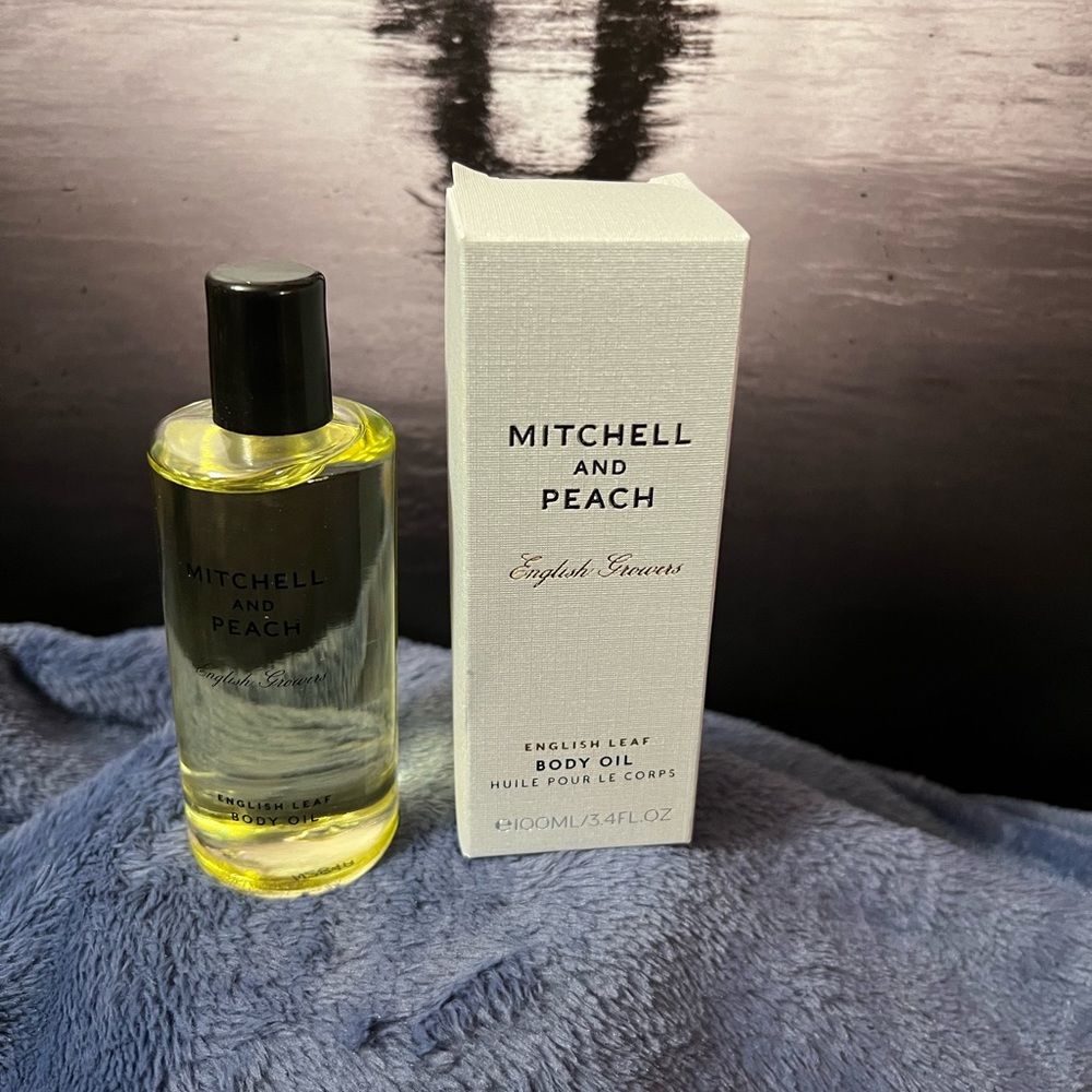 Mitchell and Peach English Flowers. Body Oil English Leaf.